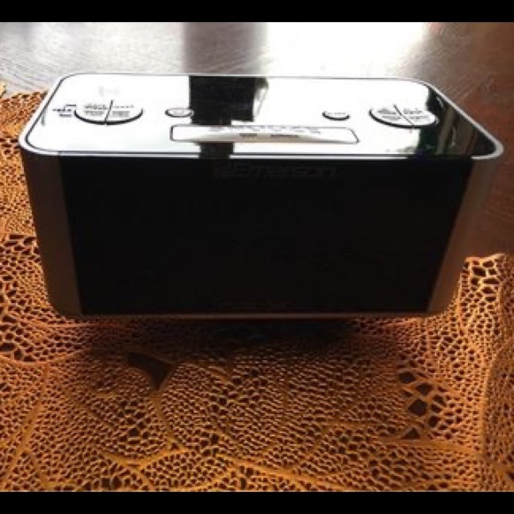 Emerson Smart-set Alarm Clock Radio